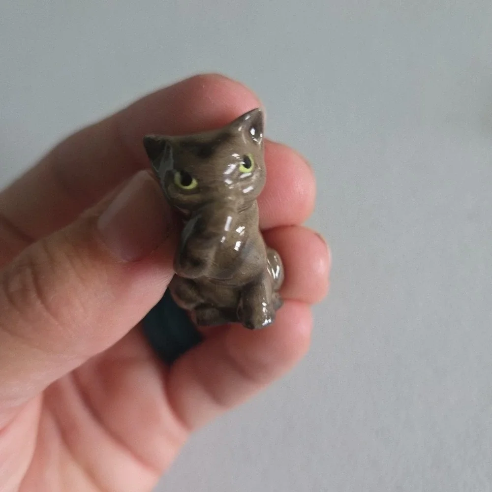 Hagen Renaker Thumb Sucking Cat Miniature Figure Style A-367